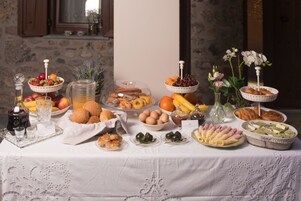 Free daily continental breakfast