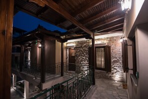 Exterior - Mythic Valley (Dio-Olympos)
