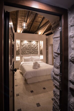 Habitació doble Deluxe (TERPSIXORI) | Roba de llit d'alta qualitat i caixa forta a l'habitació 