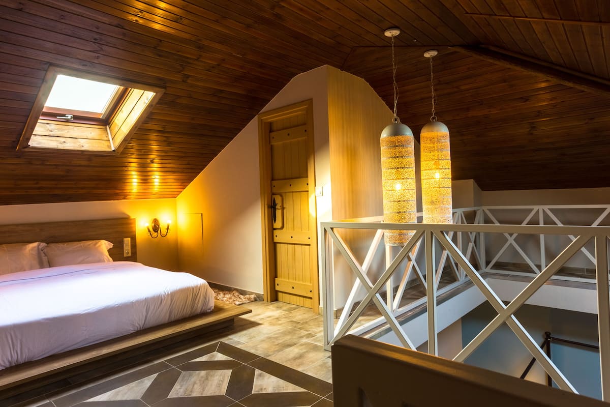 Duplex (MAISONETTE OURANIA) | Premium bedding, in-room safe, soundproofing, iron/ironing board