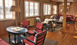 Lobby-Lounge