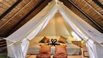 Basic Tent | Blackout curtains, free WiFi, bed sheets