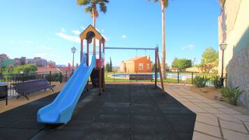 Zona de juegos infantil al aire libre