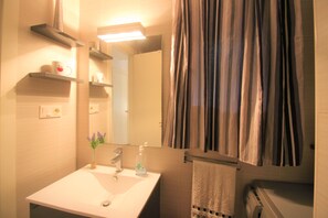 Studio, Blick auf den Golfplatz | Badezimmer | Dusche, kostenlose Toilettenartikel, Haartrockner, Handtücher
