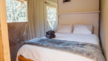 Sengetøy av topp kvalitet, skrivebord for bærbar PC og wi-fi (inkludert)