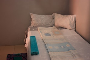 Single Room | Free WiFi, bed sheets - Purview Lodges (Kafue)