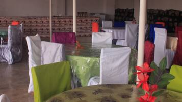 Free daily English breakfast