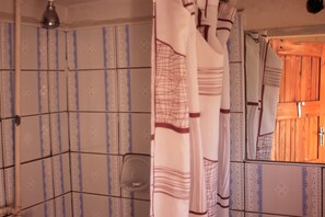 Twin Room | Bathroom shower - Purview Lodges (Kafue)