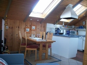 تناول الطعام داخل الغرفة