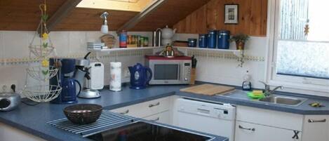 Condo, 3 Bedrooms (incl. 65€ Cleaning Fee) | Private kitchen | Fridge, microwave, stovetop, dishwasher