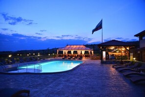 Outdoor pool - Shato hotel Trendafiloff (Chirpan)