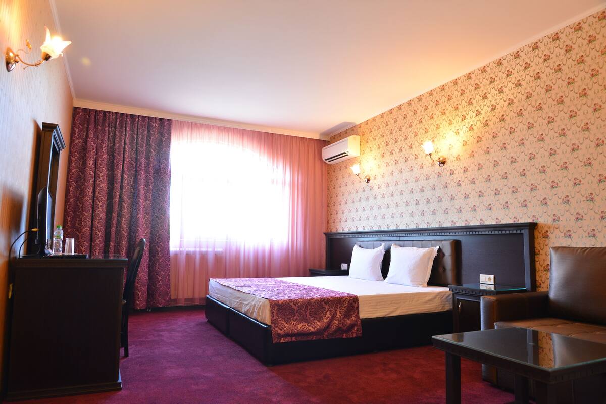 Studio | Soundproofing, rollaway beds (surcharge), WiFi (free), bed sheets