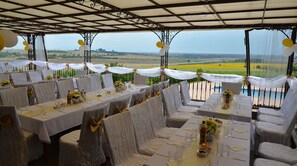 Outdoor banquet area - Shato hotel Trendafiloff (Chirpan)