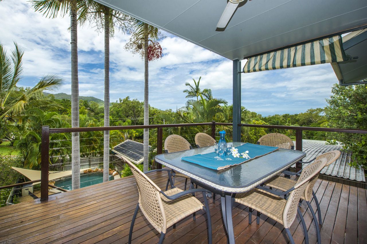 Family House, 3 Bedrooms, Private Pool, Partial Sea View | Terrace/patio