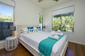 Rumah Keluarga, 4 kamar tidur, kolam renang pribadi, pemandangan kebun | 4 kamar tidur dan setrika/meja setrika