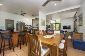 Family House, 4 Bedrooms, Patio, Garden View | In-room dining - Sunbird Retreat (Horseshoe Bay)