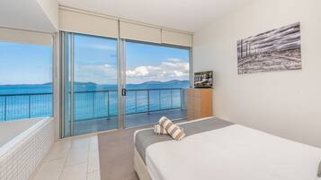 Superior Apartment, 2 Bedrooms, Pool Access, Ocean View | 2 bedrooms, iron/ironing board, cots/infant beds, travel cot