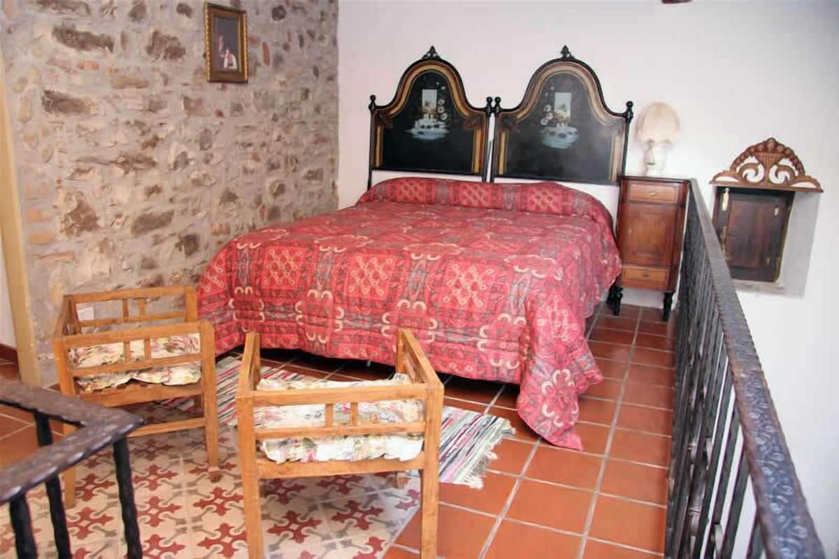 3 bedrooms, individually furnished, desk, iron/ironing board