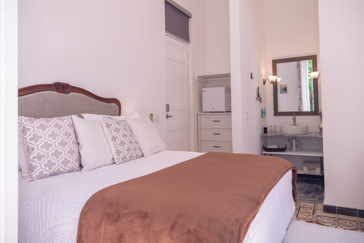 Habitación Deluxe, vista al jardín (Four) | 1 habitación, sábanas de algodón egipcio y ropa de cama de alta calidad