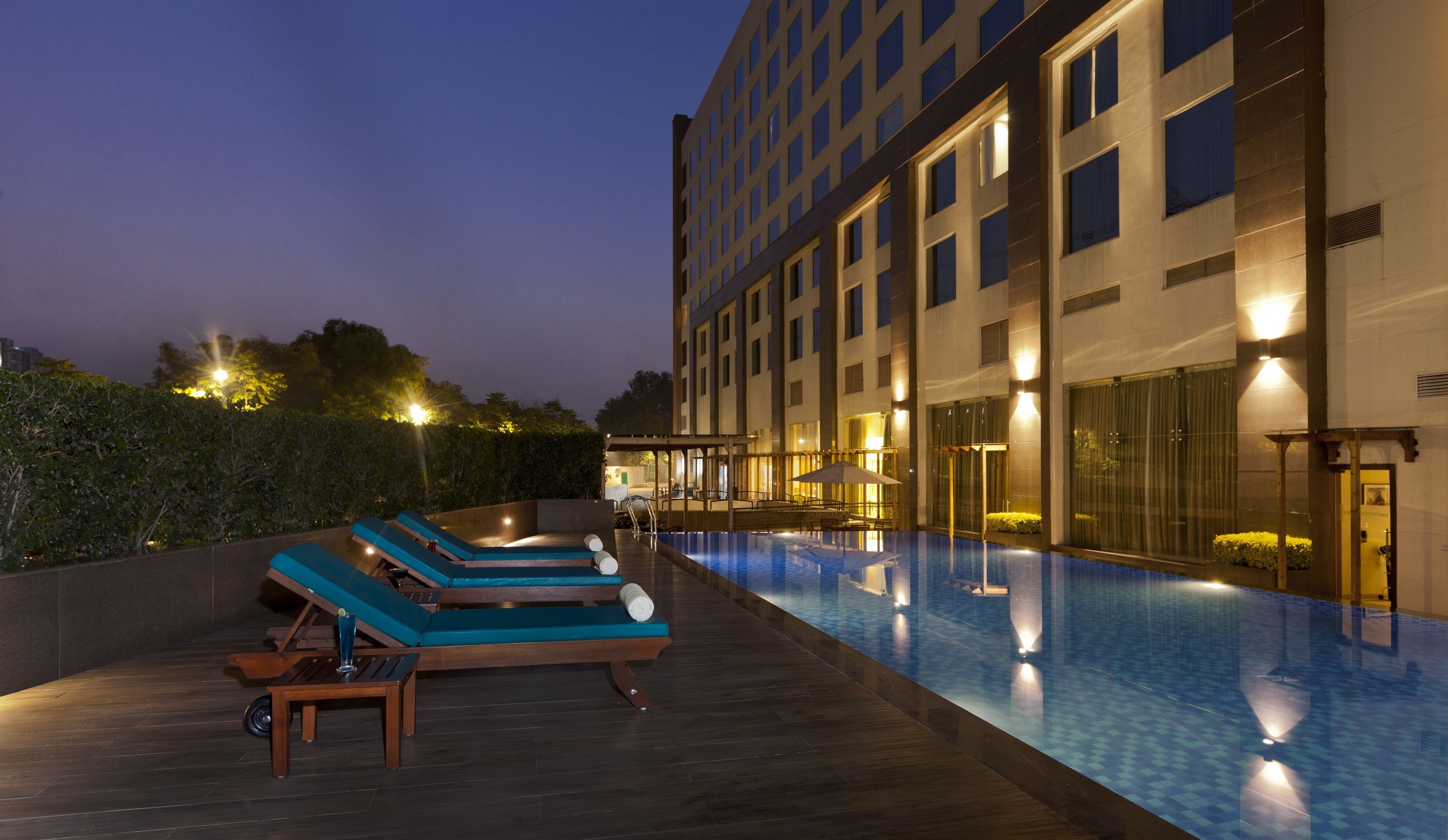 Outdoor pool, open 9:00 AM to 6:00 PM, pool loungers