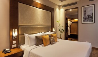 Executive Suite | Peti besi dalam bilik, meja, langsir/tirai gelap terus, Wi-fi percuma
