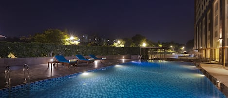 Outdoor pool, open 9:00 AM to 6:00 PM, pool loungers