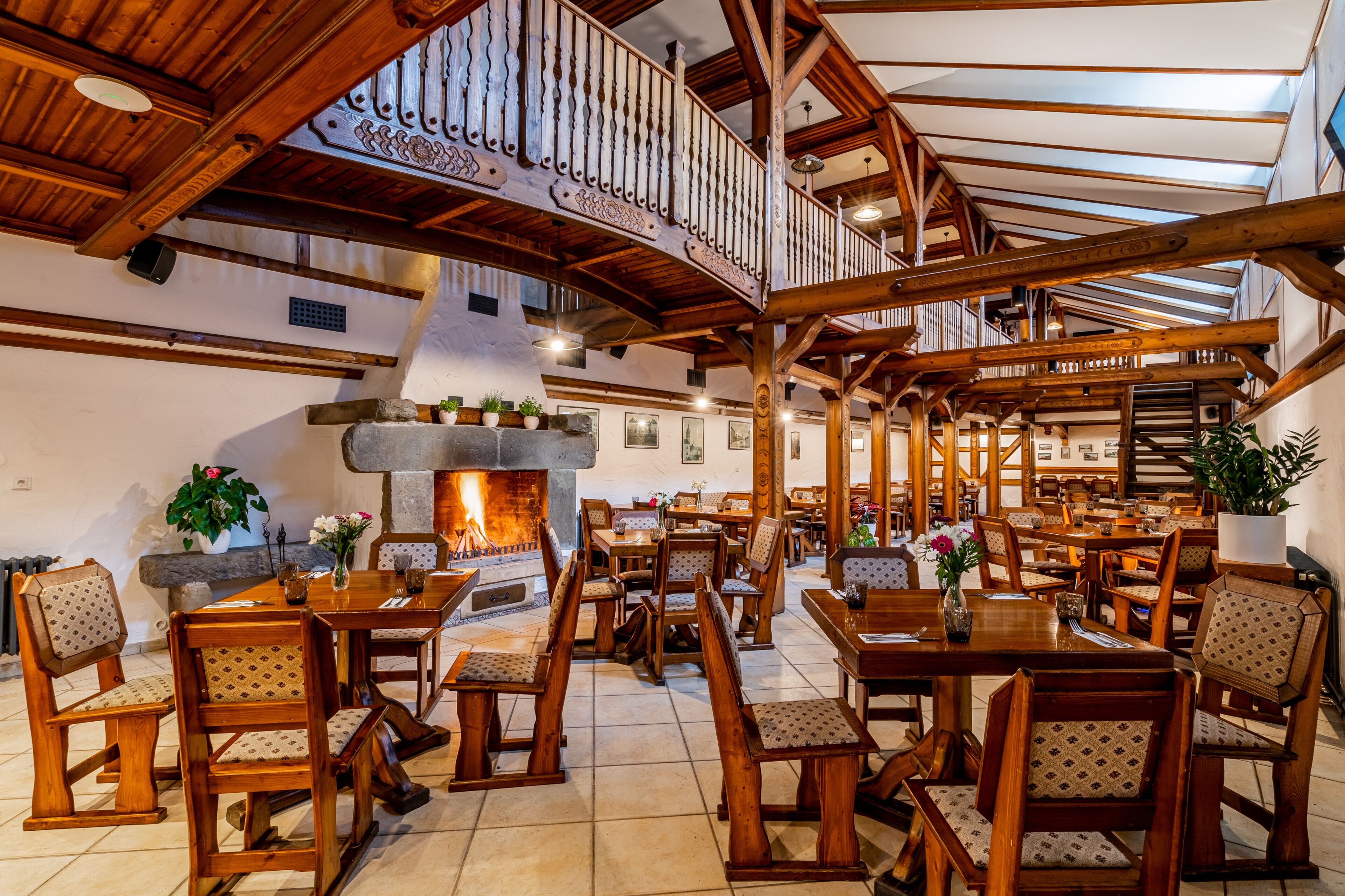 lunch and dinner served