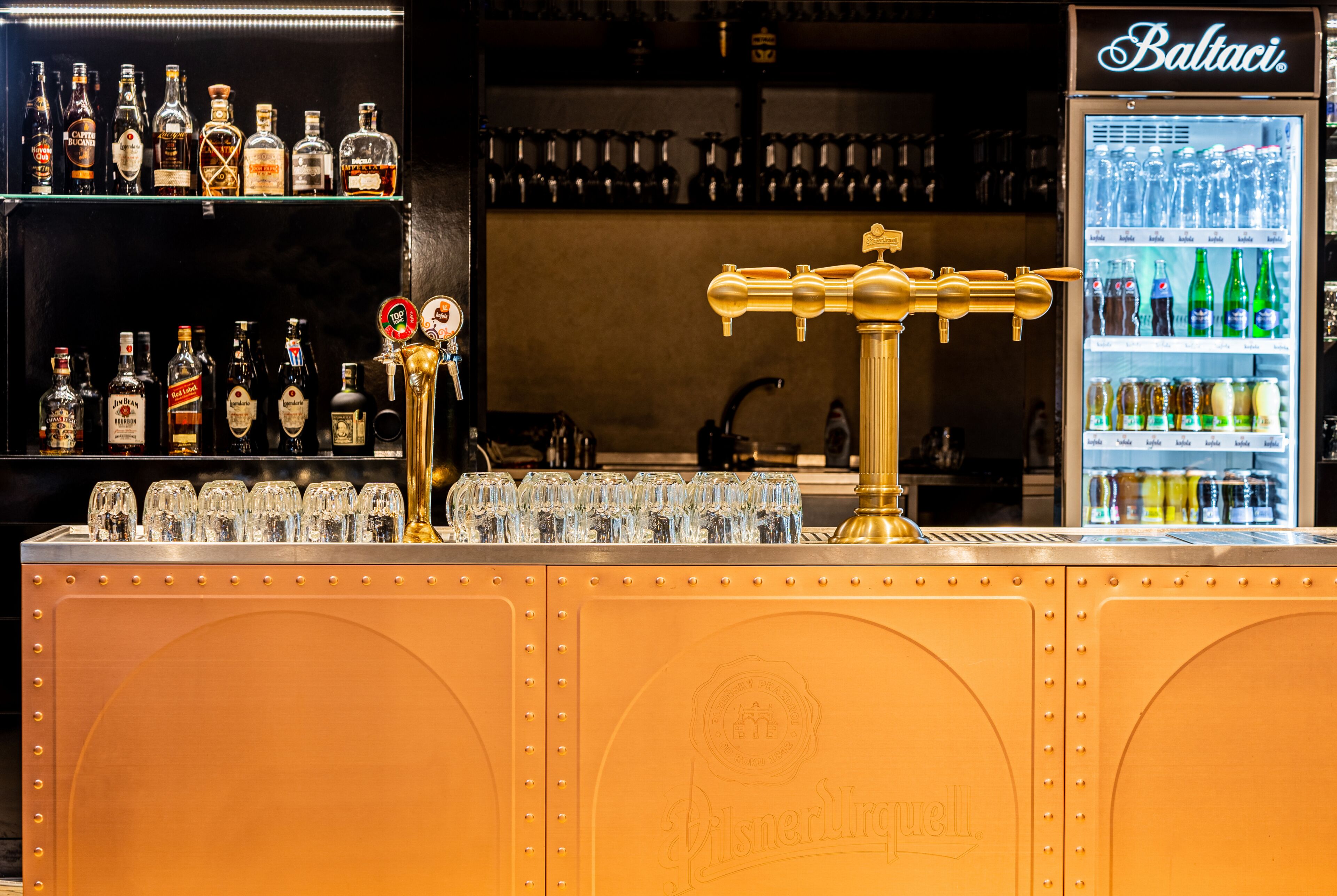 lunch and dinner served