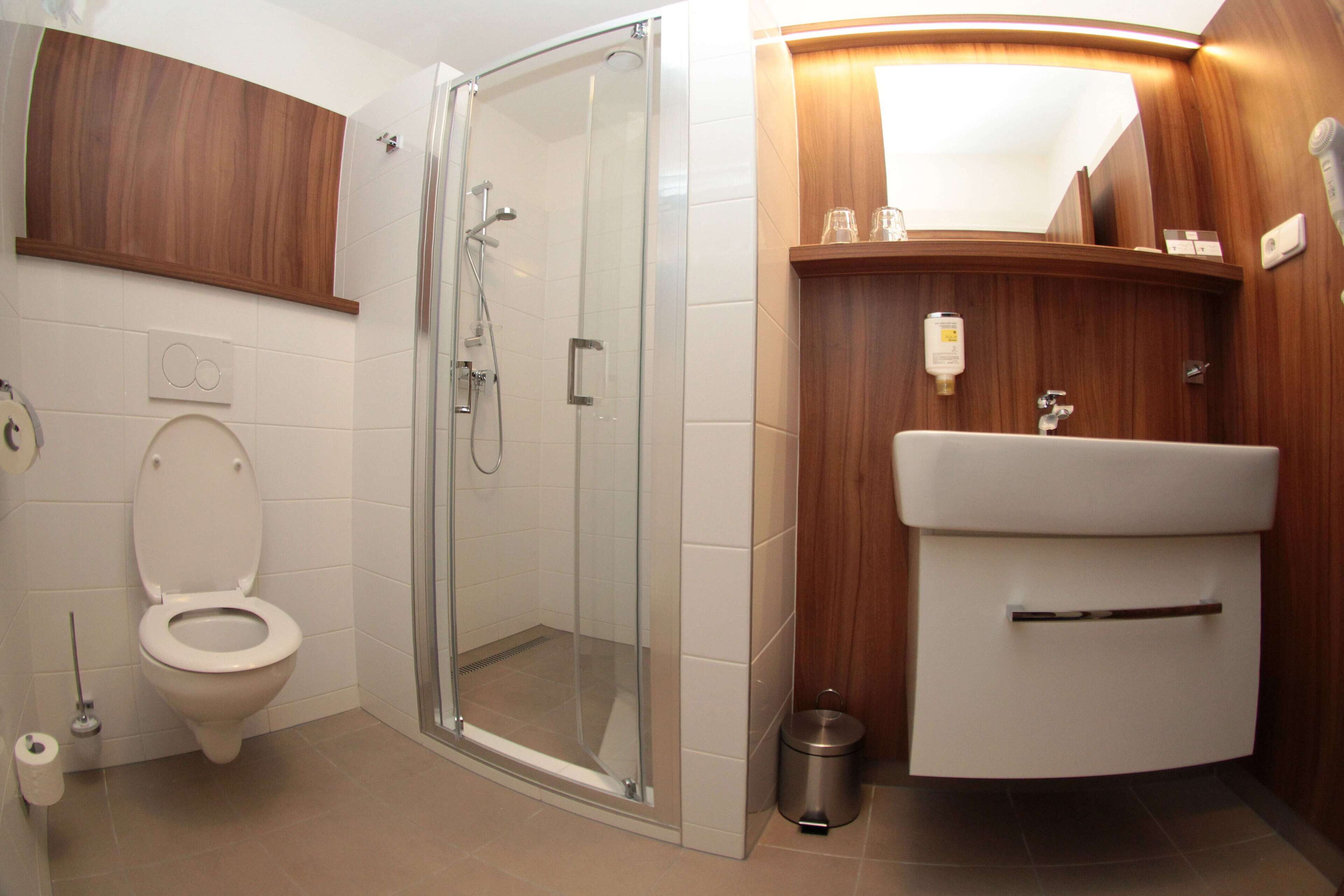 business double or twin room | bathroom | free toiletries, hair dryer, towels