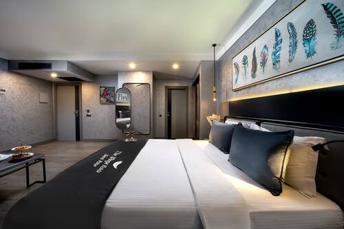 Suite | 高档床上用品、记忆海绵床垫、迷你吧、客房内保险箱
