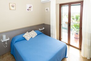 Tremannsrom (secure parking/colazione inclusa) | 1 soverom, sengetøy av topp kvalitet, skrivebord og strykejern/-brett