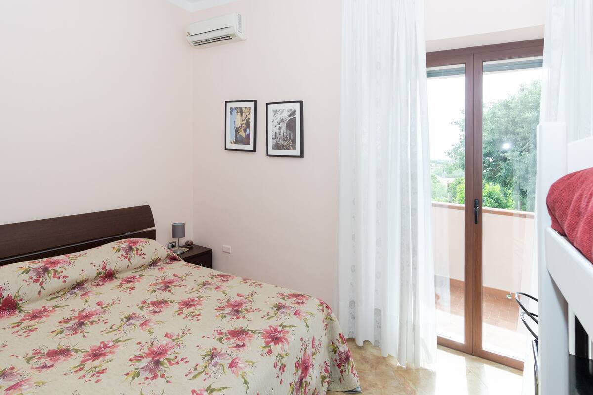 Quadruple Room (secure parking/colazione inclusa) | 1 bedroom, premium bedding, desk, iron/ironing board