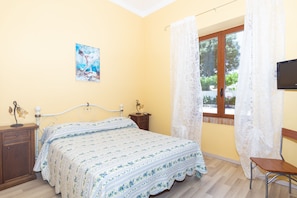 Apartamento (secure parking/colazione inclusa) | 1 dormitorio, ropa de cama de alta calidad, escritorio