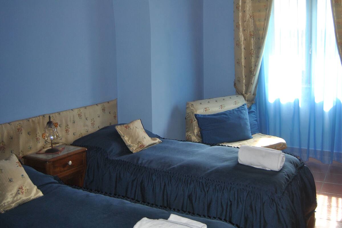 Camera Doppia, Bagno privato esterno, secure parking/colazione inclusa | 1 bedroom, premium bedding, desk, iron/ironing board