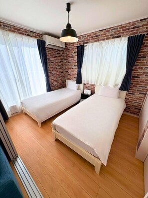 [Max 13people] 4LDK (100m2) / 13 beds / BBQ / 2 Parking Spaces / Onna1B | 4 bedrooms, laptop workspace, iron/ironing board, free WiFi