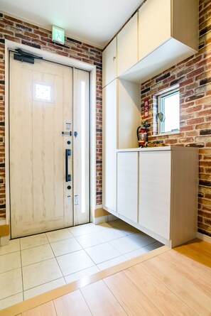 4 bedrooms, laptop workspace, iron/ironing board, free WiFi - Grandioso Okinawa Villa Onna 1 (Onna)