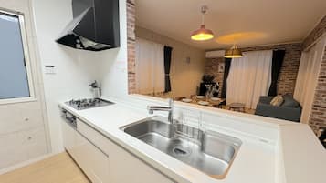 Vila (ONNA 1B) | Dapur pribadi | Lemari es, microwave, kompor, dan penanak nasi