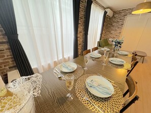 Villa, 4 Schlafzimmer, Nichtraucher (Max 13pax/13Beds/BBQ/2parking/Onna 1C) | Wohnbereich