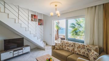 Appartement, 3 chambres | 1 chambre, coffres-forts dans les chambres, bureau, Wi-Fi gratuit