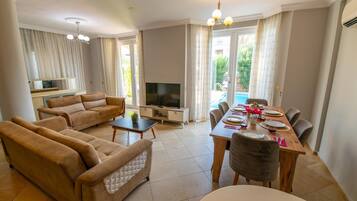 Villa, 5 Schlafzimmer, eigener Pool | Wohnbereich | LED-Fernseher