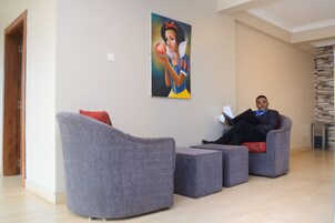 32-Zoll-Flachbildfernseher mit Satellitenempfang, Fernseher