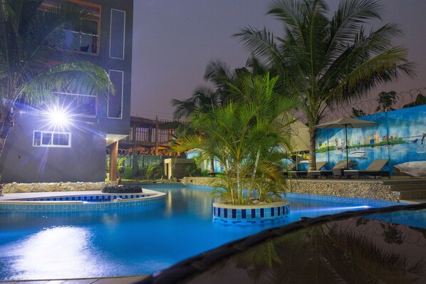 Outdoor pool - Mendiata Hotel (Accra)