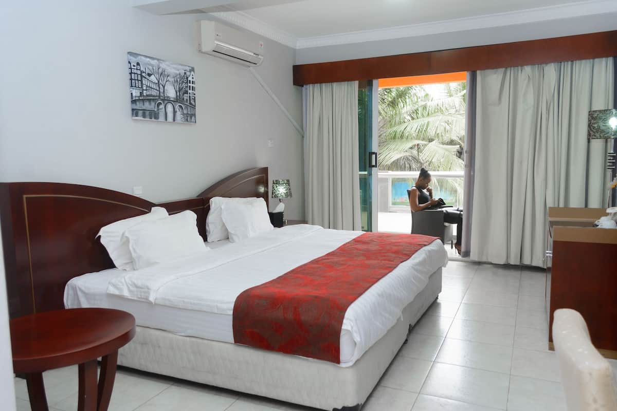 1 bedroom, Egyptian cotton sheets, premium bedding, down duvets