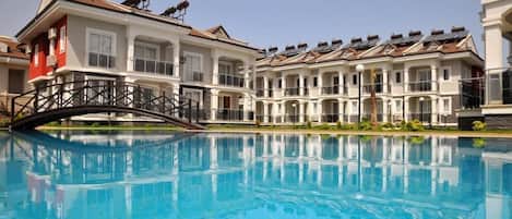 Outdoor pool, pool umbrellas, sun loungers