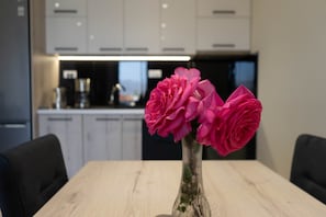 Deluxe Villa (Iris) | In-room dining