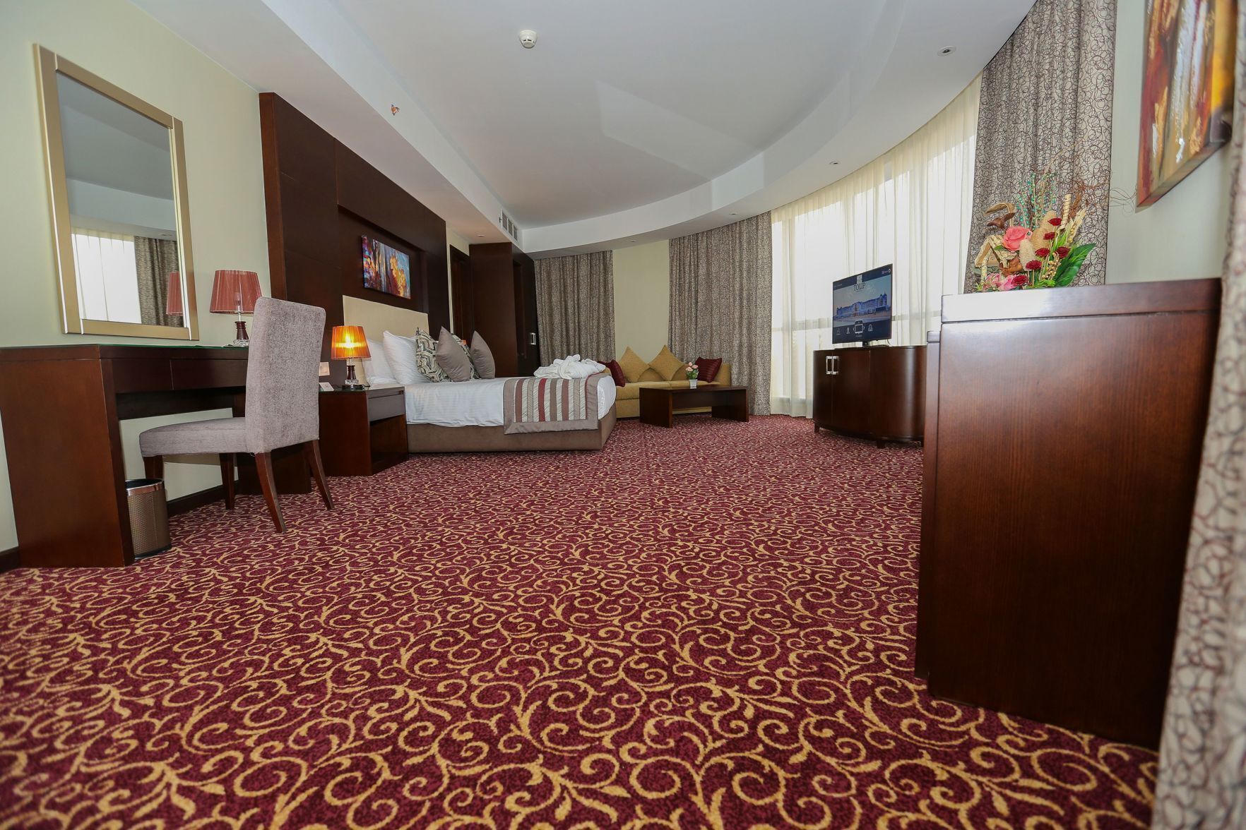 Minibar, in-room safe, desk