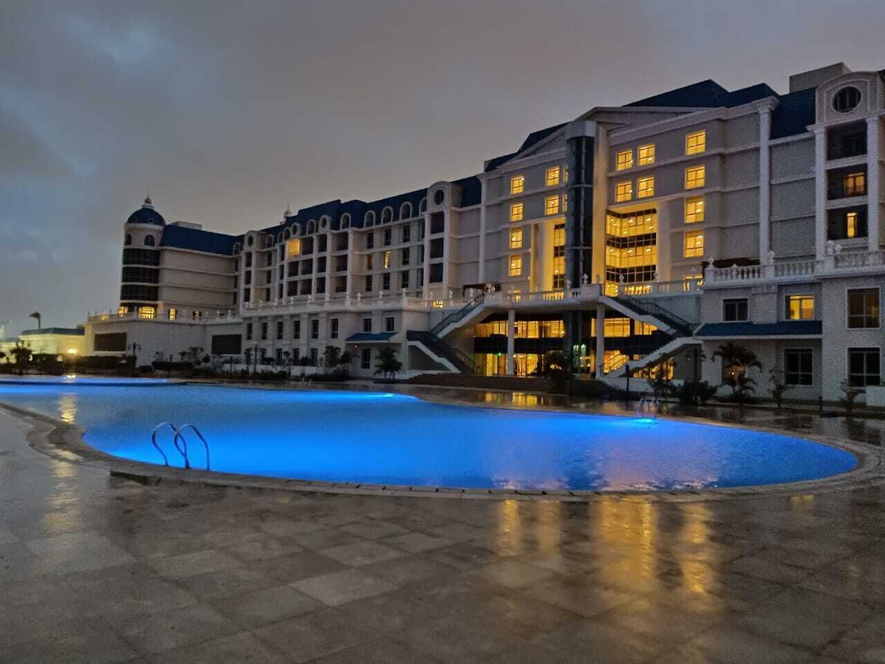 حمام سباحة