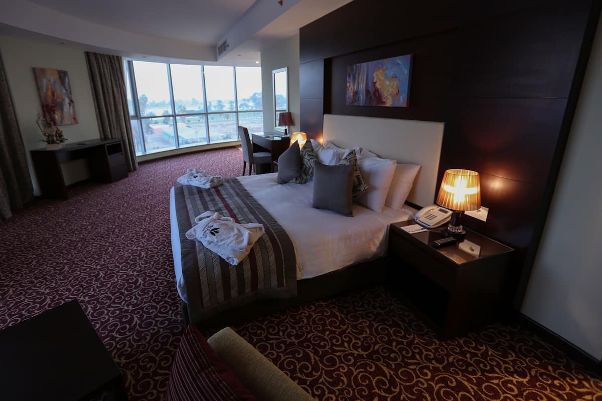 Minibar, in-room safe, desk