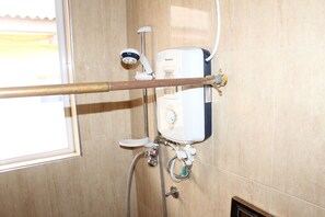 Standard Single Room, 1 Katil Bujang (Single), Private Bathroom | Bilik Mandi | Pancuran mandi, kelengkapan dandanan diri percuma, jubah mandi, bidet 