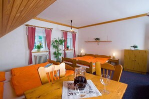 Quadruple Room | Desk, blackout curtains, free cots/infant beds, rollaway beds - Pension Samohel (Rokytnice nad Jizerou)